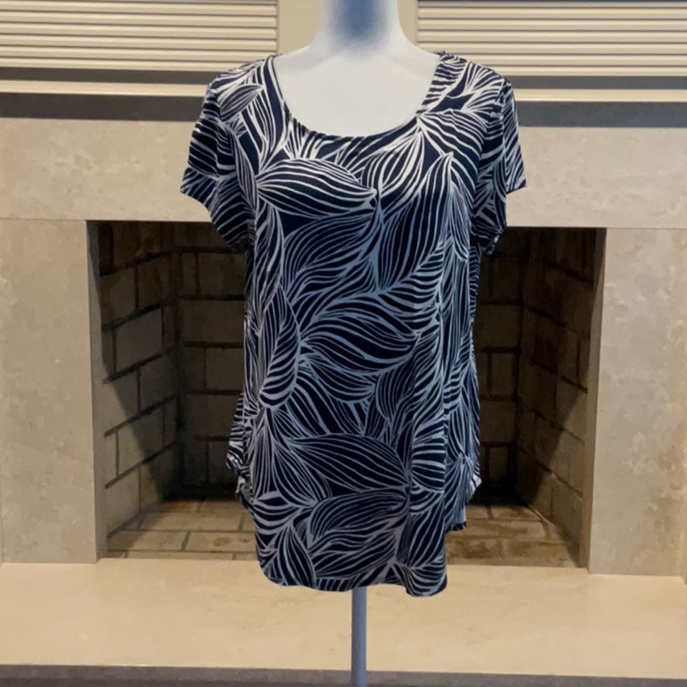 Women's Black and White Leaf Print Top
